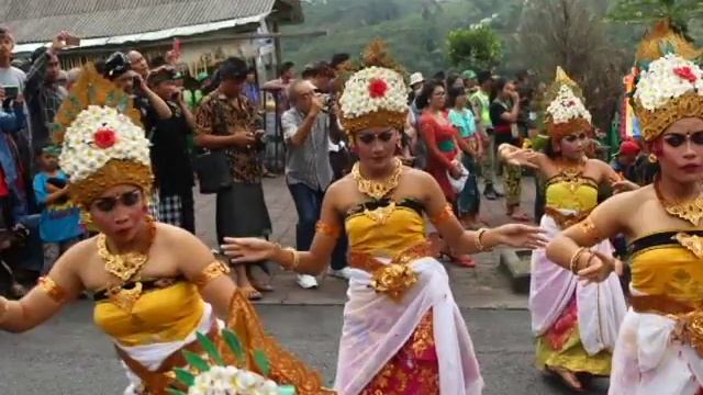 Slide Foto Pembukaan Festival Budaya Pertanian Tahun 2016 смотреть онлайн