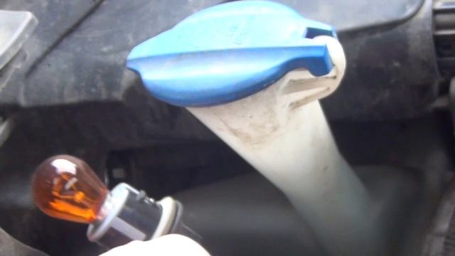 Как заменить лампу поворотников на Hyundai Solaris — Пошаговое руководство смотреть онлайн