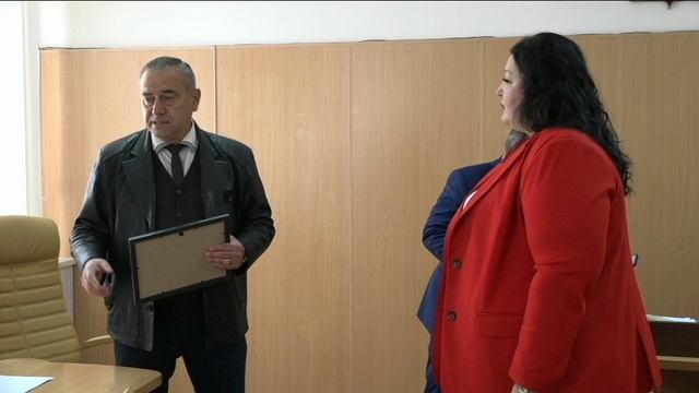 По итогам сельскохозяйственного года заслуженные награды вручили фермерам района смотреть онлайн