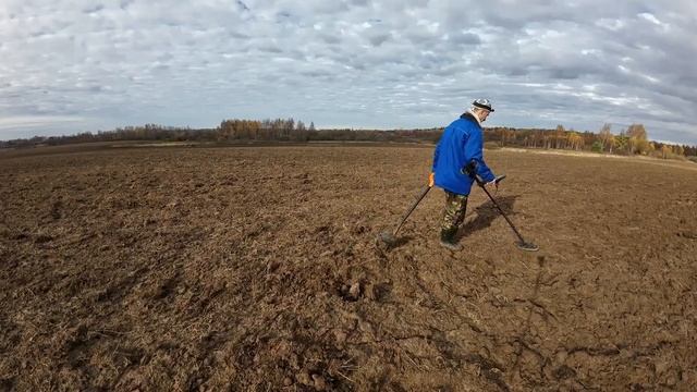 СЕКРЕТНЫЙ КОПАТЕЛЬ КОП НА ПОЛЕ ИСЧЕЗНУВШЕЙ ДЕРЕВНИ СТАРИННЫЕ МОНЕТЫ 18 ВЕКА УКРАШЕНИЯ ПОЛУШКА 1735 Г смотреть онлайн