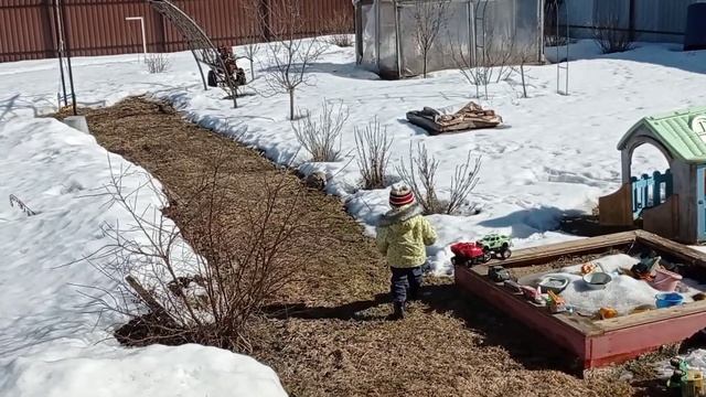 Ребенок увяз В ГРЯЗИ / Жду ТЕПЛА / ГУЛЯЕМ с тремя детьми / ТРИЖДЫmama life смотреть онлайн
