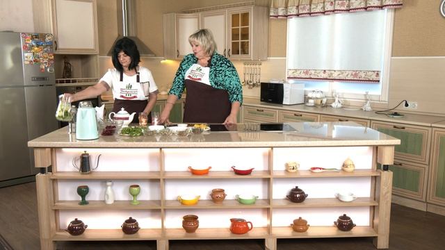 Под здоровые напитки о здоровой экономике – Елена Федоренкова в программе «Поговорим на кухне» смотреть онлайн