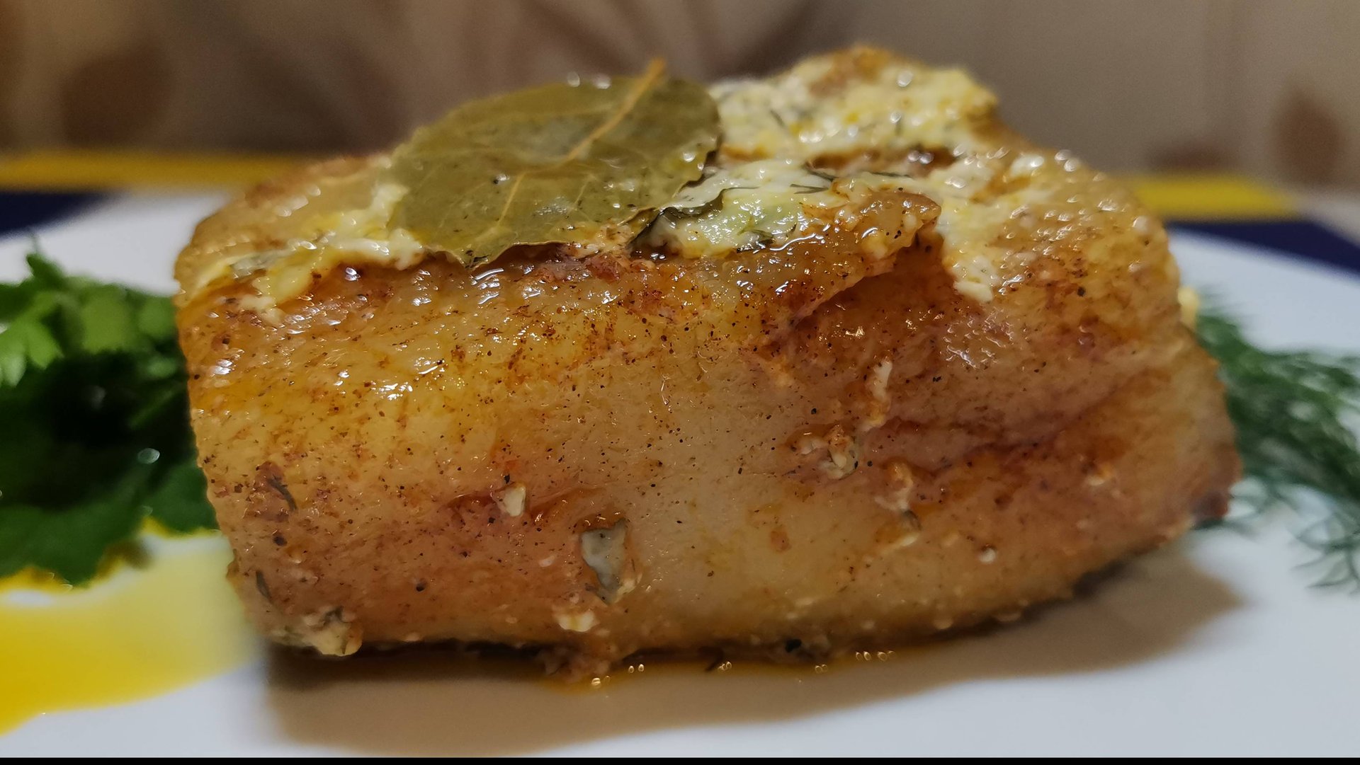 Простой рецепт очень вкусного САЛА В ДУХОВКЕ, ЗАПЕЧЕННОГО В ФОЛЬГЕ. Готовим дома вкусно и быстро. смотреть онлайн