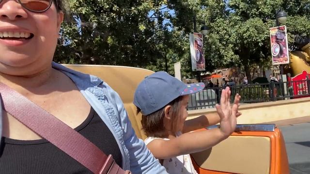 Disney California Adventure - Cars Land - Radiator Spring Racers смотреть онлайн