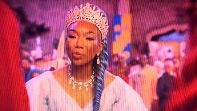 Descendants 4 rise of red queen of hearts takes away Cinderella away as revenge scene смотреть онлайн