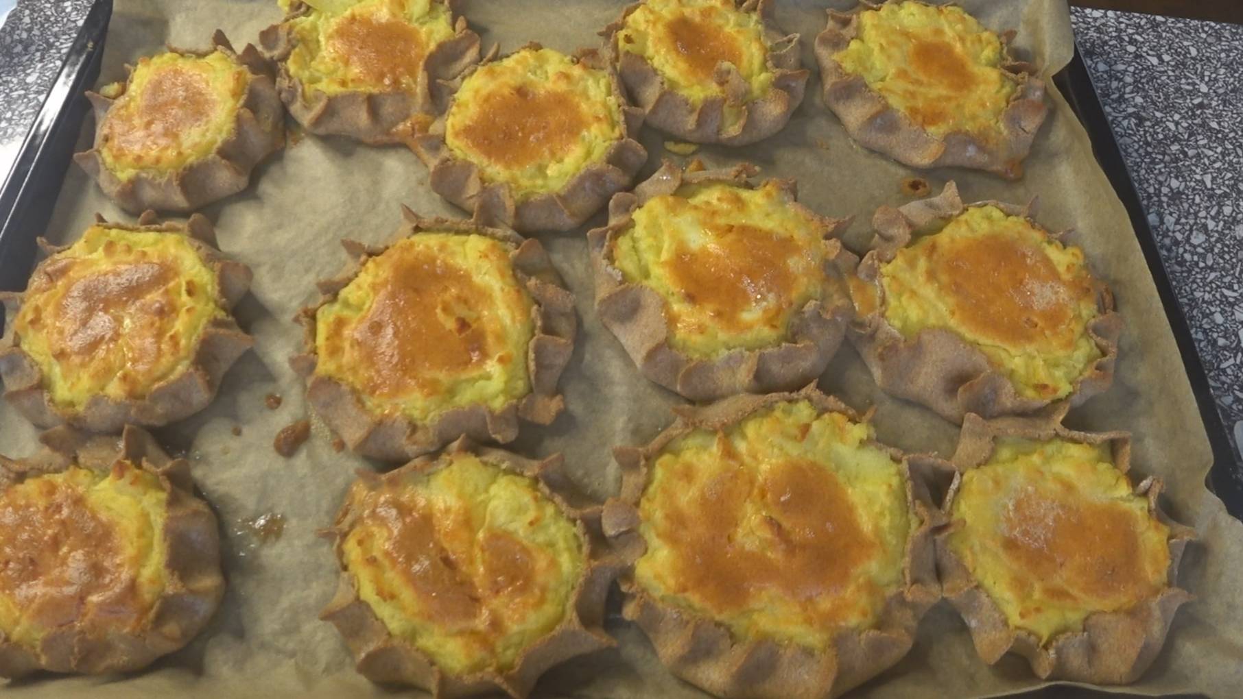 Старинный рецепт от бабушки: шаньги ржаные смотреть онлайн