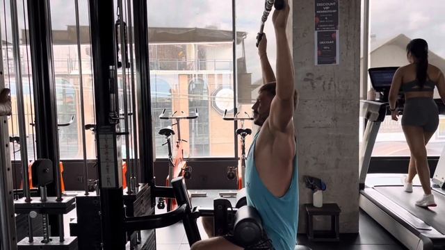 БАЛИ 2024 Обзор ТОП Спортзала в Чангу: Бокс, Фитнес и Тренировка для Грудных и Спины! смотреть онлайн