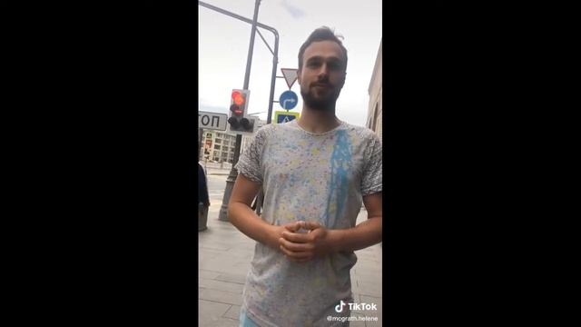 Карлик поднабравшись разумизма по наитию решил познакомиться с тянучкой и жестко затерпел