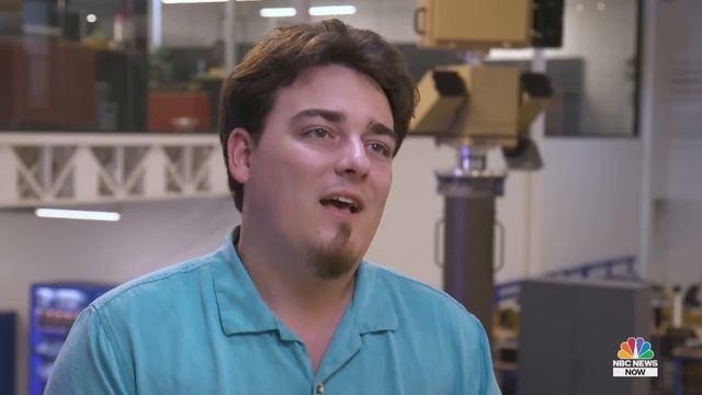 Anduril: The Startup Building Surveillance Systems & Drone-Smashers For The Military | NBC News Now смотреть онлайн