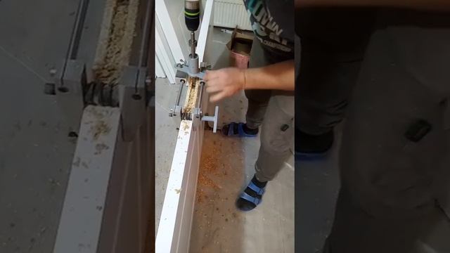 Врезка замка кондуктором