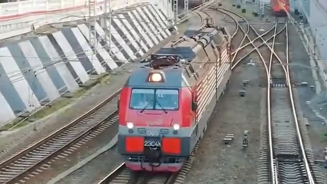 Электровоз 2ЭС4К-085 смотреть онлайн