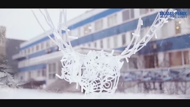 Машиностроительный завод Таурас-Феникс фасует новогодние подарки для партнеров и коллег. смотреть онлайн