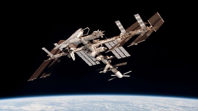 Blue Danube with pictures of International Space Station смотреть онлайн