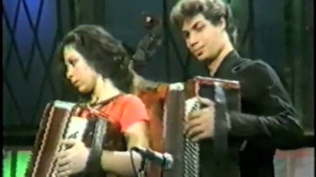Moralitos Los hijos de Moralito tocando Acordeón en Cuba смотреть онлайн