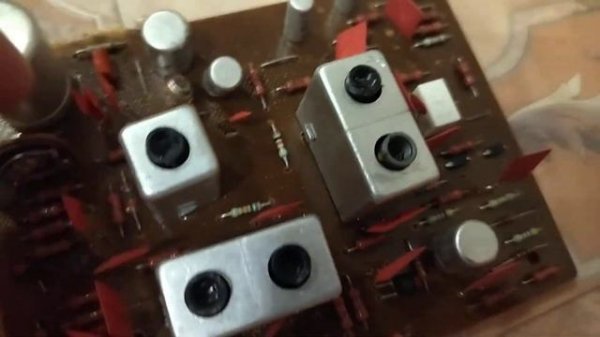 РАЗБОР НА ДРАГМЕТАЛЛЫ ------ ПРИЕМНИК ИШИМ 003 ЕСТЬ КМки!!!!!!!!!!