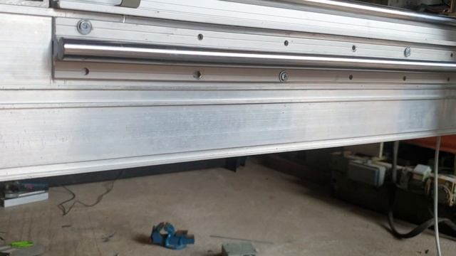 Casually hanging on the gantry! Diy cnc plasma cutter taking me for a ride ! смотреть онлайн