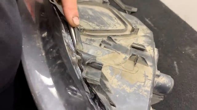 Как разобрать условно неразборные фары на жестком герметике без резки и повреждения канта смотреть онлайн