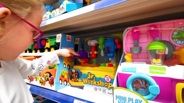 Дети впервые после карантина вырвались в детский магазин игрушек