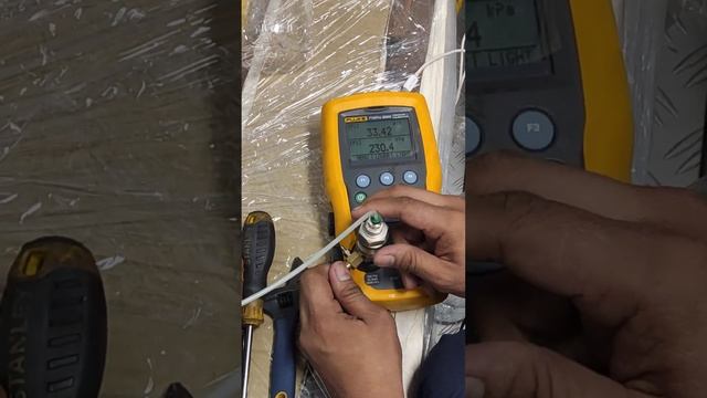 Fluke pressure calibrator смотреть онлайн