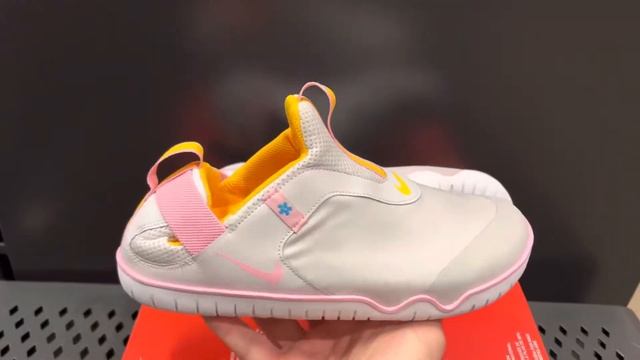 Nike Air Zoom Pulse Grey Pink Nurse Shoes смотреть онлайн