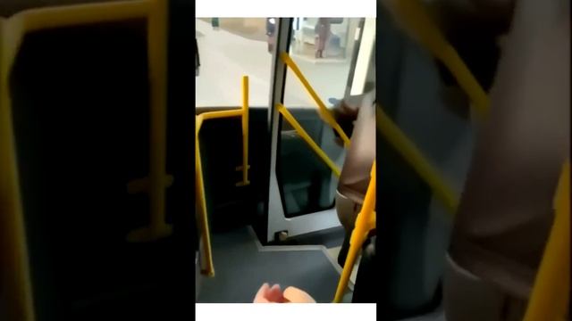 Неадекват в автобусе смотреть онлайн