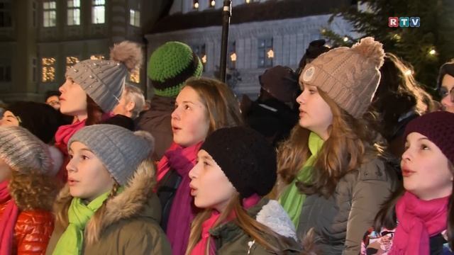 Stille Nacht, heilige Nacht - Der größte Chor Österreichs sang Stille Nacht am Stadtplatz Steyr смотреть онлайн