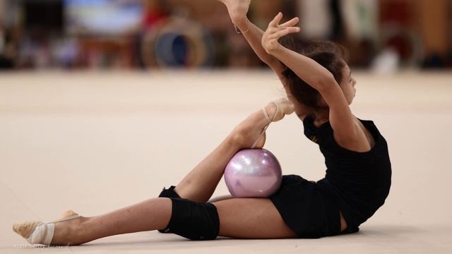 Музыка для художественной гимнастики - Track 671 | Ника-Николь Двинянина - Россия смотреть онлайн