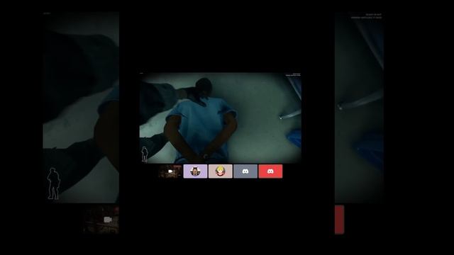 Не вовремя приоткрыл дверку.