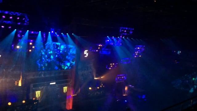 VLOG #4 EPICENTER ПОВЕЛ ДЕВУШКУ НА CS:GO смотреть онлайн