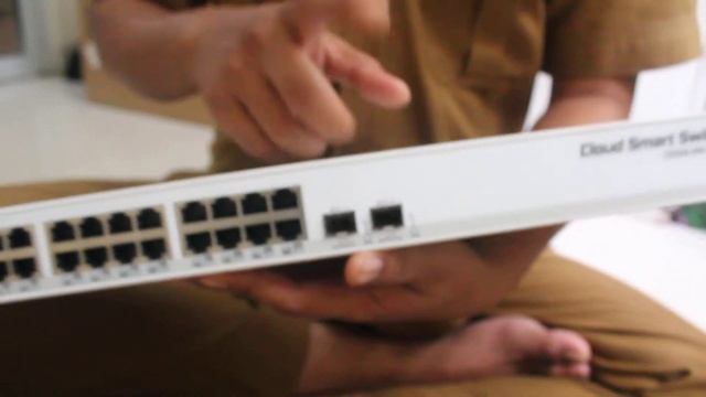 Unboxing Dan Riview Switch Mikrotik CSS326-24G-2S+RM смотреть онлайн