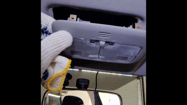 ТOYOTA WISH ZGE20W Шумка потолка и разборка. смотреть онлайн