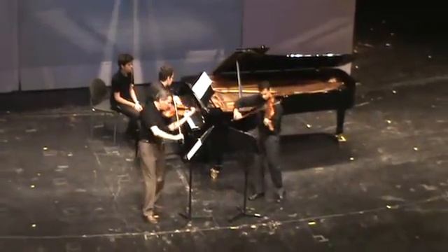 Assil Mahamid & Itzhak Rashkovsky playing Devertimento I. Florov смотреть онлайн