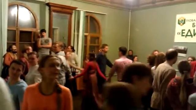 16.11.14 Русская вечёрка в Доме художественной литературы. Поймай меня и РАмана песни смотреть онлайн