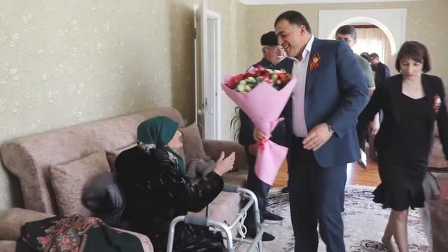В честь 76-летия со дня Победы Глава Магарамкентского района посетил вдов ветеранов ВОВ смотреть онлайн