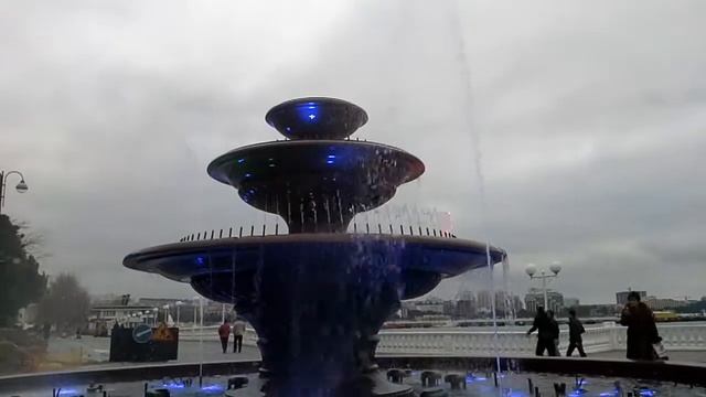 Музыкальный фонтан в Геленджике.20141127_164633.mp4 смотреть онлайн