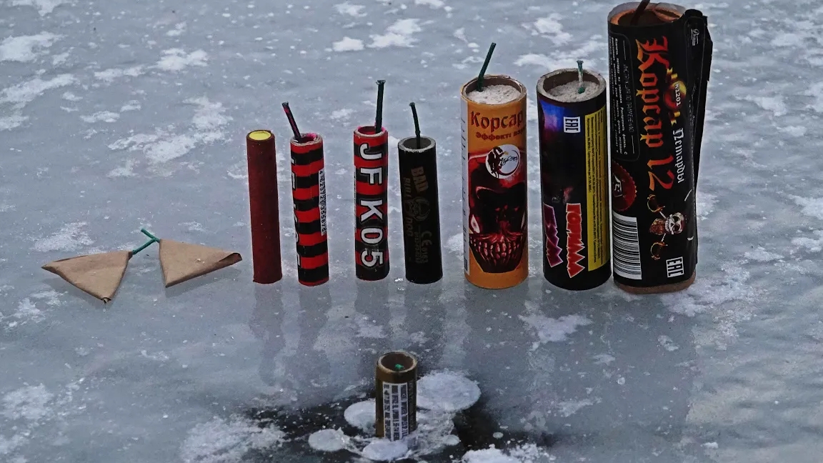 МОЩНАЯ ПЕТАРДА + ЛЁД 🔥 ТОП ПЕТАРД НА ЛЬДУ 💥 ТОП ПИРОТЕХНИКИ ПОД ЛЬДОМ. ЛЁД ТРЕСНУЛ смотреть онлайн