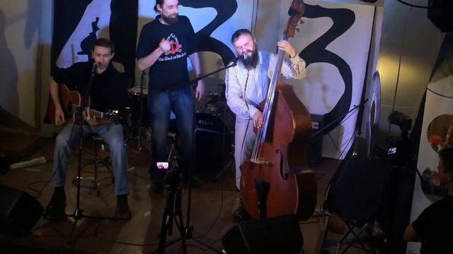 Тринадцатая линия. Костюм и кеды смотреть онлайн