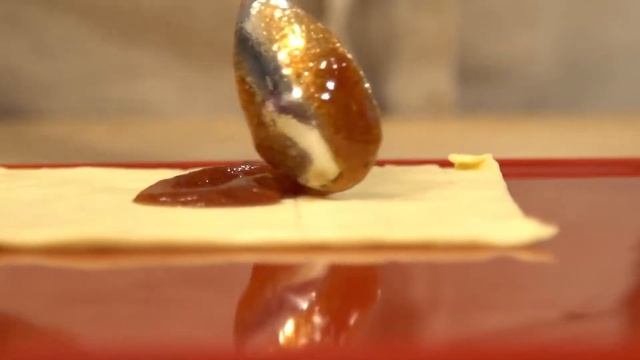 Керамична плоча за печене Emile Henry BAKING TRAY смотреть онлайн
