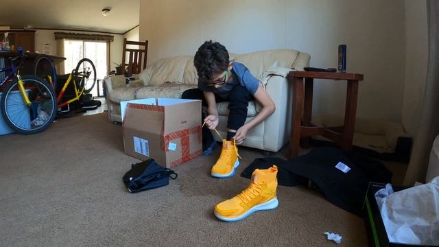 Matty D Unboxing the APL 👟'S смотреть онлайн