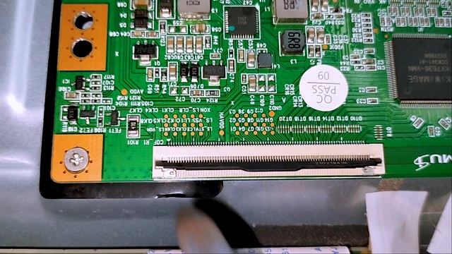 Ремонт светодиодной панели телевизора 55 Smart TV. Решение проблемы с горизонтальной линией