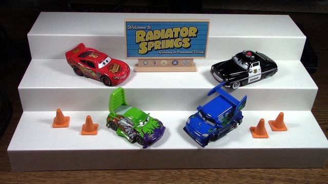 Unboxing & Reviewing "Speeding Through Radiator Springs", Welcome To Radiator Springs 4 Pack смотреть онлайн