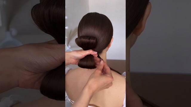 Необычный гладкий пучок от Анны Чечиль с утюжком MP-124 MASTER от IPARIKMAHER.RU