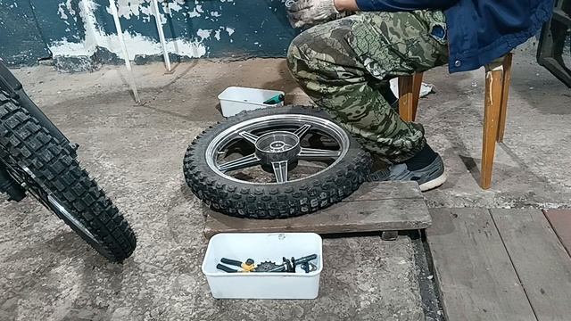 замена подшипников заднего колеса на мотоцикле INTRUDER 200