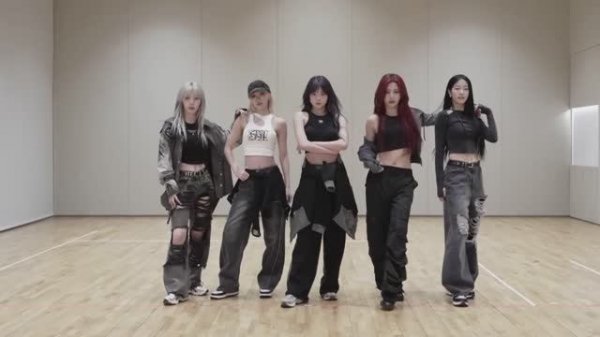 LE SSERAFIM dance practice “easy” mirror