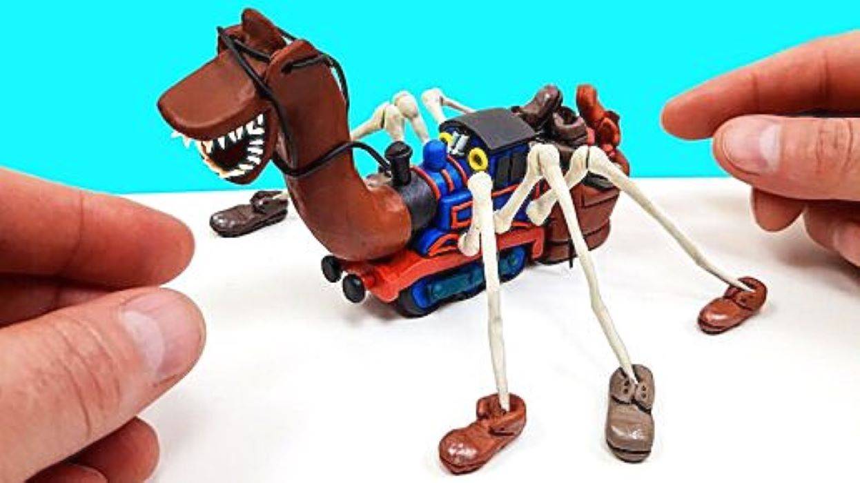 СТРАШНЫЙ Паровозик ТОМАС Превратился в Обувного МОНСТРА. смотреть онлайн