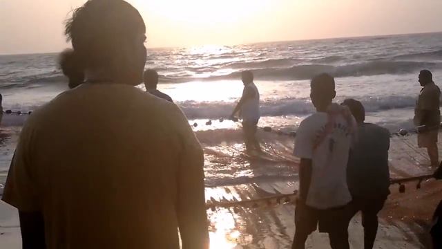 Goa - Benaulim Beach. Fishing. смотреть онлайн