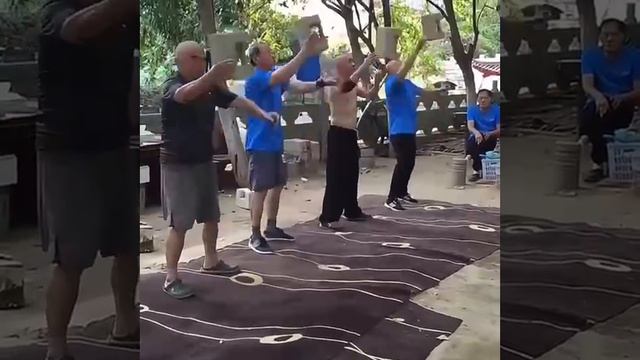 Так пенсионеры в Китае занимаются спортом 😲 смотреть онлайн
