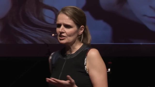 The value of asking questions | Karen Maeyens | TEDxUFM смотреть онлайн