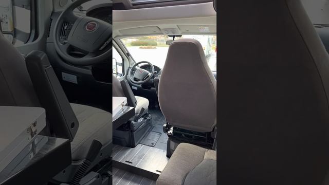 Annelie kollar husbilar hos Bengt i Örkelljunga #husbilsjakten #bengtiörkelljunga смотреть онлайн