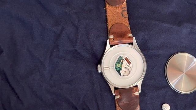 How to replace the battery on a watch with an Ameriquartz movement￼ смотреть онлайн